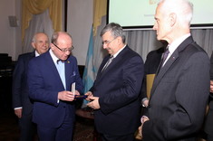 [VIDEO, FOTO] Rektor PRz uhonorowany złotym medalem Akademii Polskiego Sukcesu