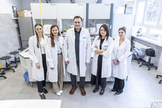 Od lewej: prof. T. Ruman, prof. PRz J. Nizioł, 