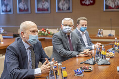 Od lewej: prof. J. Sęp, prof. PRz A. Marciniec, dr inż. T. Lis,